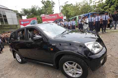  MOBIL DINAS : Jokowi Ditantang Tolak Mercedes-Benz, Pakai Mobil Esemka